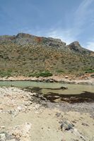 La presqu’île de l’Akrotiri en Crète. La grotte de Lera au-dessus du village de Stavros. Cliquer pour agrandir l'image.