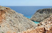 La presqu’île de l’Akrotiri en Crète. Une calanques des ports sataniques (Seitan Limani). Cliquer pour agrandir l'image.