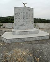 Le village de Plakias en Crète. Le monument aux morts de Kali Sykia. Cliquer pour agrandir l'image.