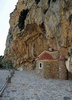 Le village de Plakias en Crète. La chapelle Saint-Nicolas dans les gorges de Kotsifos. Cliquer pour agrandir l'image.