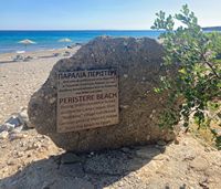 Le village de Plakias en Crète. La plage de Peristeres à Rodakino (auteur Derhuti). Cliquer pour agrandir l'image.