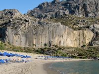 Le village de Plakias en Crète. La falaise de Plakias (auteur Olaf Tausch). Cliquer pour agrandir l'image.