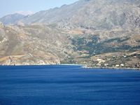 Le village de Plakias en Crète. La baie de Souda (auteur Olaf Tausch). Cliquer pour agrandir l'image.