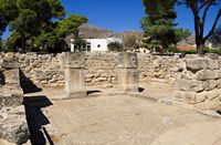 Le village de Tylissos en Crète. L'entrée de la villa A (auteur C. Messier). Cliquer pour agrandir l'image.