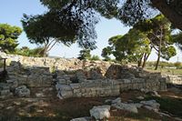 Le village de Tylissos en Crète. Façade sud de la villa A. Cliquer pour agrandir l'image.