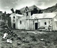 Le village de Zaros en Crète. L'église Saint-Phanourios à Vorizia (auteur Claude Dervenn, 1950). Cliquer pour agrandir l'image.