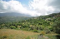 La ville d’Agia Fotini en Crète. Le nord de la vallée d'Amari vu depuis Meronas. Cliquer pour agrandir l'image.