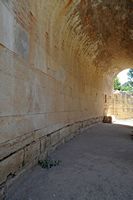 Le site archéologique de Gortyne en Crète. Les stèles du code de Gortyne. Cliquer pour agrandir l'image.