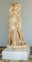 Le site archéologique de Gortyne en Crète. Statue de femme acéphale au musée de Gortyne (auteur Jebulon). Cliquer pour agrandir l'image.