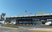 De luchthaven van Kos aan Andimahia (auteur Steven Fruitsmaak). Klikken om het beeld te vergroten.