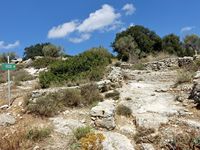 La ville d’Archanès en Crète. Accès par le sud à la nécropole de Fourni (auteur Olaf Tausch). Cliquer pour agrandir l'image.
