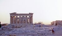 La ville d’Athènes en Grèce. Le fronton du Parthénon. Cliquer pour agrandir l'image.