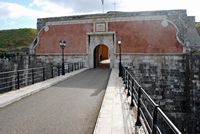 La vieille forteresse de la ville de Corfou. La porte principale (auteur Jean Housen). Cliquer pour agrandir l'image.