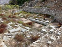 La ville d'Évangélismos en Crète. Les ruines du bouleutérion de Lyctos (auteur Olaf Tausch). Cliquer pour agrandir l'image.