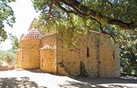 La ville d'Évangélismos en Crète. L'église Saint-Pantaléon près de Kastelli. Cliquer pour agrandir l'image.