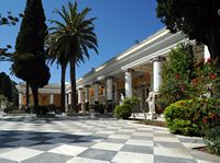 L’Achilleion, le palais de Sissi à Corfou. La terrasse. Cliquer pour agrandir l'image.
