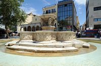 L'est de la ville d’Héraklion en Crète. La fontaine de Morosini. Cliquer pour agrandir l'image.
