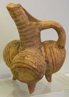 Le Musée archéologique d’Héraklion en Crète. Kernos du site de Pyrgos (auteur ZDE). Cliquer pour agrandir l'image.