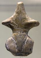 Le Musée archéologique d’Héraklion en Crète. Figurine femelle en poterie de l'époque néolithique (5300-4000 avant JC) du site de Cnossos (auteur ZDE). Cliquer pour agrandir l'image.