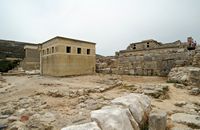 Le palais de Cnossos à Héraklion en Crète. Le bassin lustral du nord-ouest. Cliquer pour agrandir l'image.