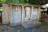 Le sud de la ville d’Héraklion en Crète. La fontaine de Bembo (auteur Bernard Gagnon). Cliquer pour agrandir l'image.