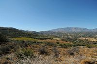 La ville d’Héraklion en Crète. Le massif du Psiloritis vu depuis le sud du Téménos à Roukani. Cliquer pour agrandir l'image.