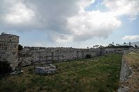 Le château Neratzia de Kos. La muraille ouest de l'enceinte intérieure. Cliquer pour agrandir l'image.