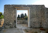 A cidade bizantina de Kos - Porta reconstruída do basílica do porto (autor Elisa Triolo). Clicar para ampliar a imagem.