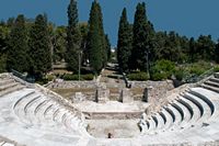 Η gréco-romaine πόλη Κως - το odéon της αρχαίας πόλης Κως (συντάκτης ο Michal Osmenda). Κάντε κλικ για μεγέθυνση.