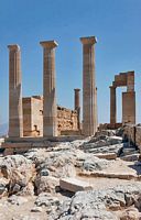 Ruinas del templo de Athéna Lindia a Lindos en Rodas. Haga clic para ampliar la imagen.