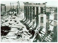 Restauração do stoa da acrópole de Lindos à Rodes de 1936 à 1938. Clicar para ampliar a imagem.