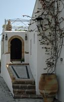 Casa del Capitano nel centro storico di Lindos a Rodi. Clicca per ingrandire l'immagine.