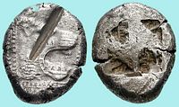 La ville de Lindos sur l’île de Rhodes. Statère de Lindos à tête de lion rugissant, vers 515-475 avant JC. Cliquer pour agrandir l'image.