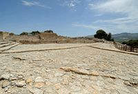 Le palais de Phaistos en Crète. La cour de l'ouest. Cliquer pour agrandir l'image.