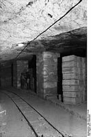 La ville de Mirès en Crète. Stockage de munitions par la Wehrmacht dans le labyrinthe de Gortyne en 1943-1944 (source Bundesarchiv). Cliquer pour agrandir l'image.