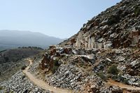 La ville de Pérama en Crète. Carrière de marbre blanc à Vossakos. Cliquer pour agrandir l'image.