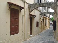 De middeleeuwse stad Rhodos - Straat Tipolémou in Rhodos. Klikken om het beeld te vergroten.