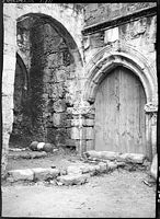 A cidade medieval de Rodes - Pórtico à Rodes, fotografa Lucien Roy por volta de 1911. Clicar para ampliar a imagem.
