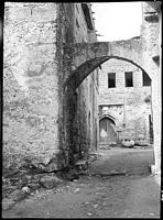De middeleeuwse stad Rhodos - het Steegje met boog in Rhodos, fotografeert van Lucien Roy omstreeks 1911. Klikken om het beeld te vergroten.