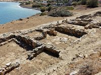 La côte nord de la commune de Sitia en Crète. Ruines de la ville hellénistique de Tripitos (auteur Olaf Tausch). Cliquer pour agrandir l'image.