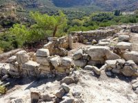 La ville de Sitia en Crète. Ruines de la villa minoenne de Zou (auteur Olaf Tausch). Cliquer pour agrandir l'image.