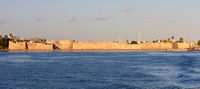 Le château de Neratzia à Kos vu depuis la mer (auteur Nickophoto). Cliquer pour agrandir l'image dans Flickr (nouvel onglet).