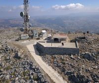 Le village de Plakias en Crète. Le sommet du mont Kouroupa (auteur Escapetrip). Cliquer pour agrandir l'image dans Panoramio (nouvel onglet).