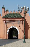Le quartier de la Médina à Marrakech au Maroc. Porte Bab el-Makhzen. Cliquer pour agrandir l'image dans Adobe Stock (nouvel onglet).