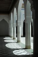 Le palais de la Bahia à Marrakech au Maroc. Galerie de la petite cour du palais de la Bahia. Cliquer pour agrandir l'image.