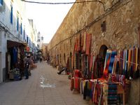 La ville d'Essaouira au Maroc. Rue sqala. Cliquer pour agrandir l'image.