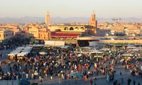 Le quartier de la Médina à Marrakech au Maroc. Place jamaa el fna, le soir. Cliquer pour agrandir l'image.
