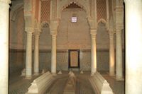 Les tombeaux des Saâdiens à Marrakech au Maroc. Tombeaux saadiens, salle des 12 colonnes. Cliquer pour agrandir l'image.