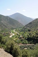 La ville d'Oukaïmeden au Maroc. Vallée de l'Ourika vers Agsarane. Cliquer pour agrandir l'image.