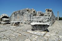 Le site de Didymes en Anatolie. Angle sud-est du temple. Cliquer pour agrandir l'image dans Adobe Stock (nouvel onglet).